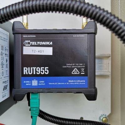 Teltonika RUT955 4G Modem mounted on DIN Rail
